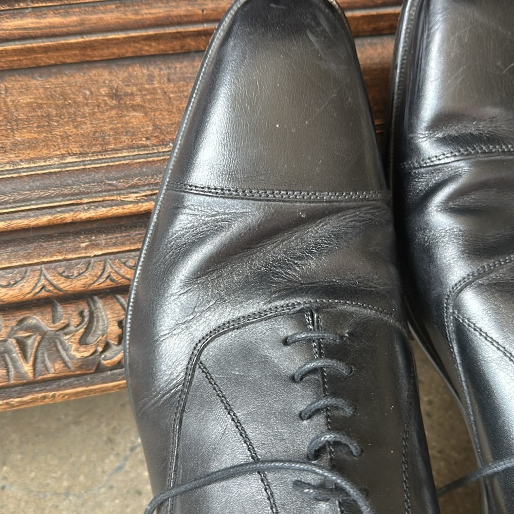 Italy made leather dress shoes Gently used all leather inside out and sole 10.5